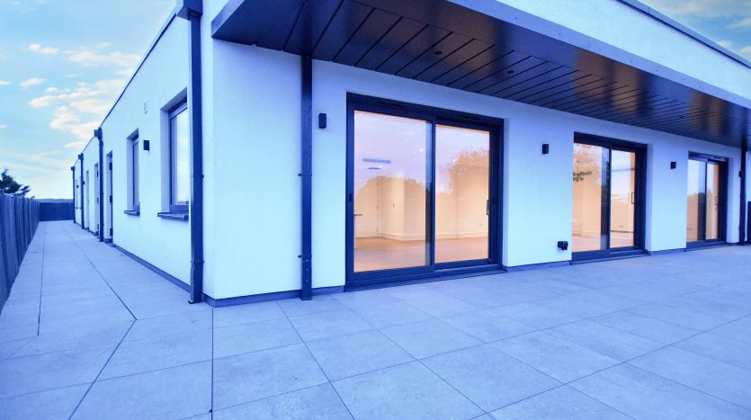 3 Bedroom Flat For Sale in Impact House 181-185 High Road, Chigwell, IG7 