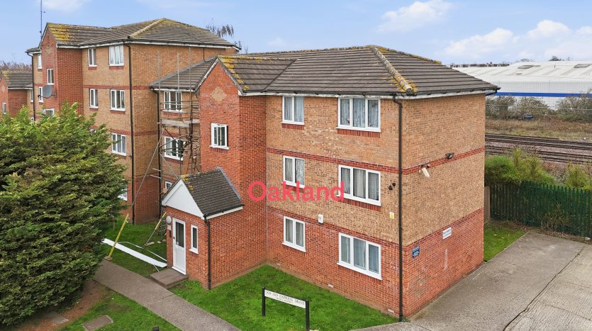 1 Bedroom Flat To Rent in Express Drive, Ilford, IG3 