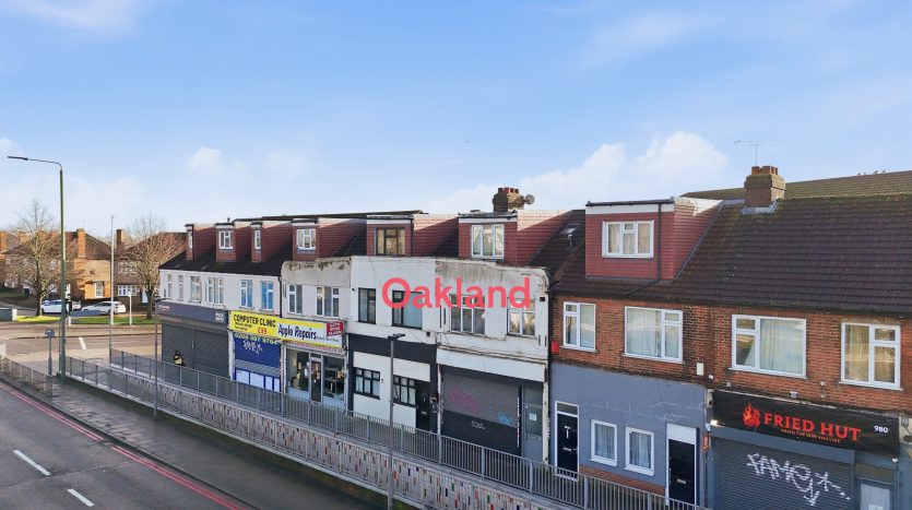 2 Bedroom  For Sale in 984a Eastern Avenue, Ilford, IG2 