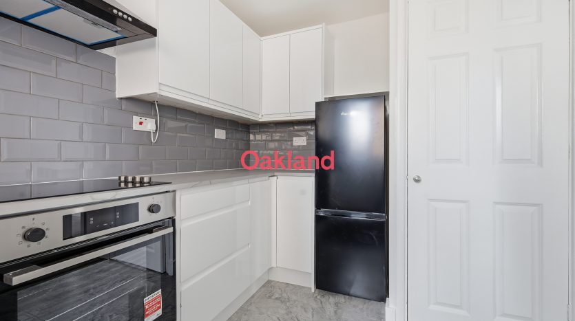 1 Bedroom Flat To Rent in Express Drive, Ilford, IG3 