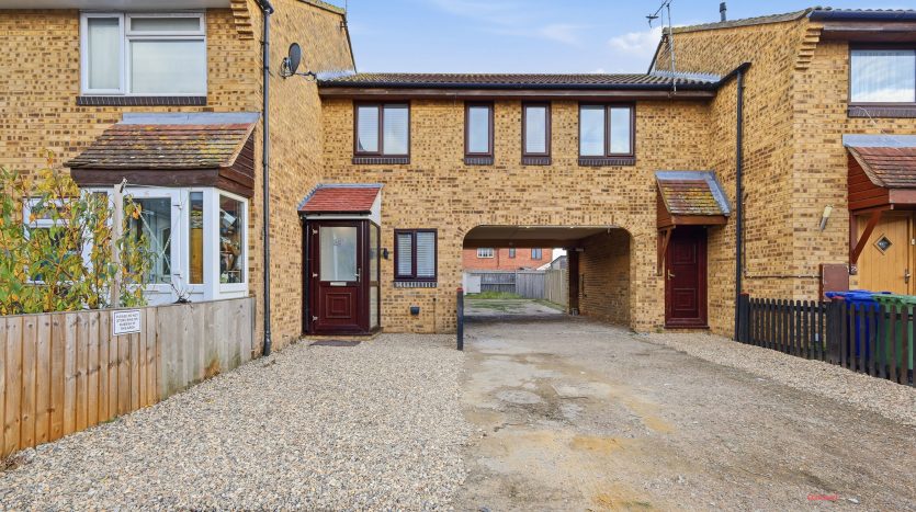 3 Bedroom Terraced House To Rent in Shelley Place, Tilbury, RM18