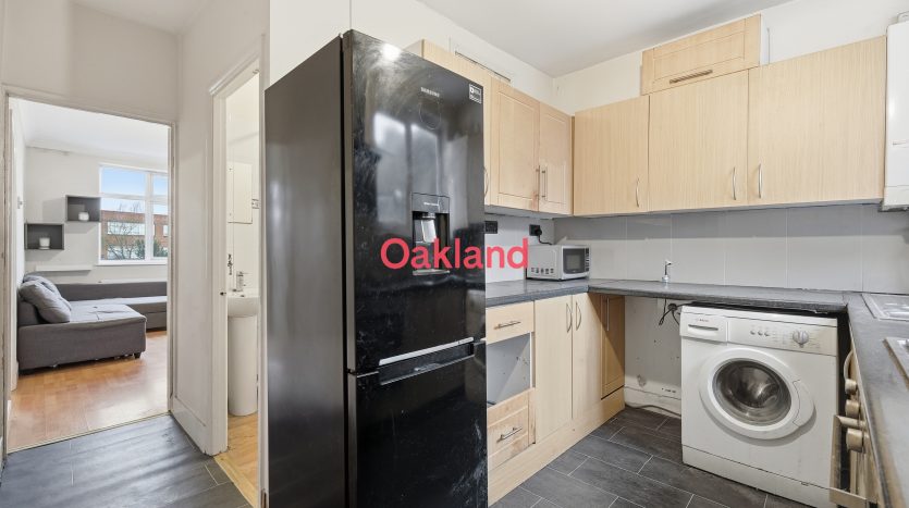 2 Bedroom  For Sale in 984a Eastern Avenue, Ilford, IG2 