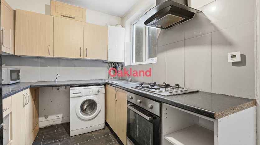 2 Bedroom  For Sale in 984a Eastern Avenue, Ilford, IG2 