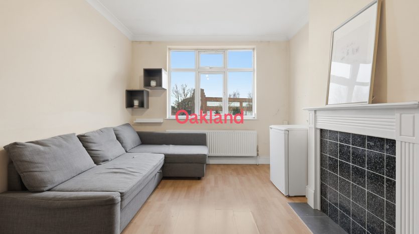 2 Bedroom  For Sale in 984a Eastern Avenue, Ilford, IG2 