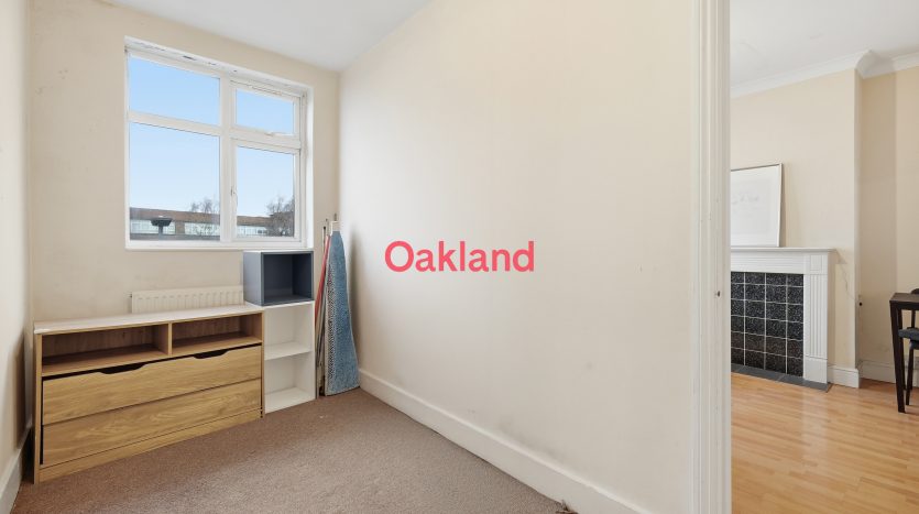 2 Bedroom  For Sale in 984a Eastern Avenue, Ilford, IG2 