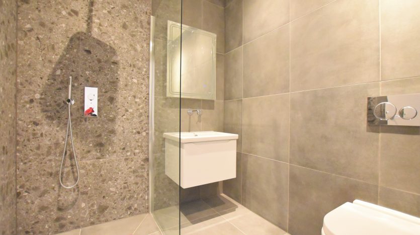 3 Bedroom Flat For Sale in Impact House 181-185 High Road, Chigwell, IG7 