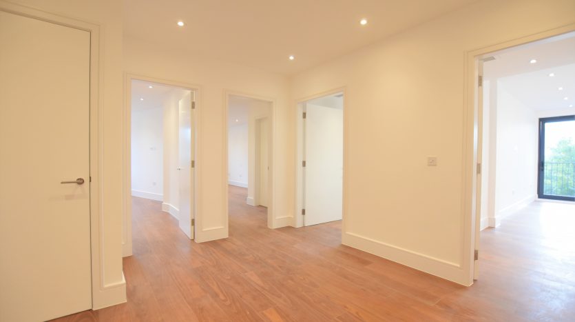 3 Bedroom Flat For Sale in Impact House 181-185 High Road, Chigwell, IG7 