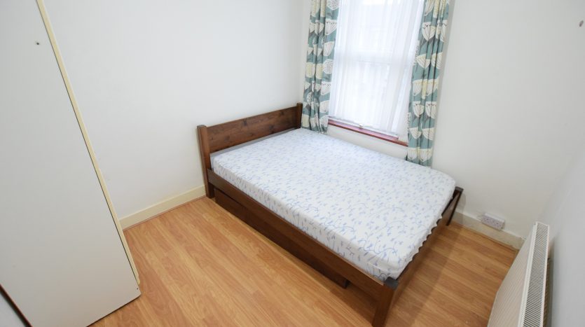 2 Bedroom Flat To Rent in 40A Pembroke Road, Ilford, IG3 