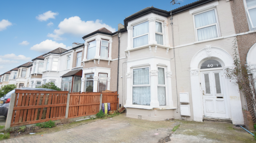 2 Bedroom Flat To Rent in 40A Pembroke Road, Ilford, IG3 