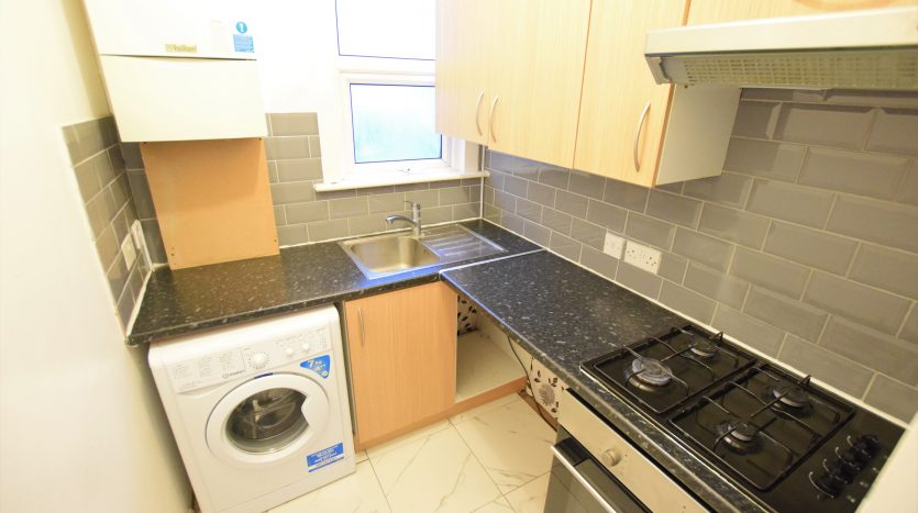 2 Bedroom Flat To Rent in 40A Pembroke Road, Ilford, IG3 