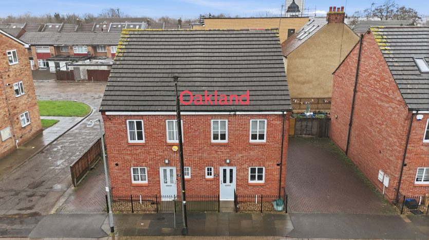 4 Bedroom Semi-Detached House To Rent in 85a Netley Road, Ilford, IG2 