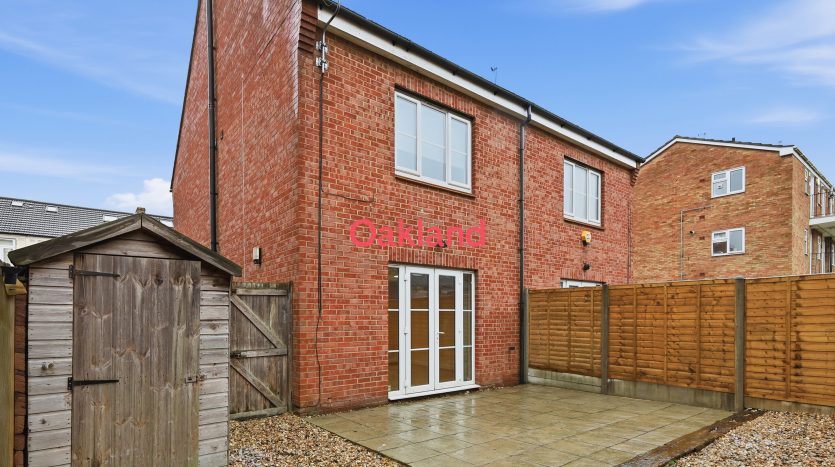 4 Bedroom Semi-Detached House To Rent in 85a Netley Road, Ilford, IG2 