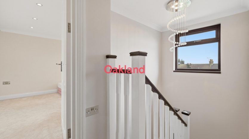 7 Bedroom Terraced House For Sale in Elgin Road, Ilford, IG3 