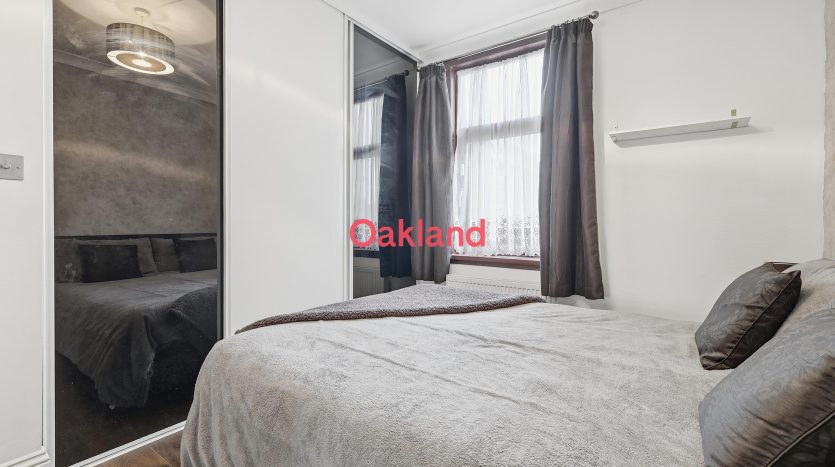 7 Bedroom Terraced House For Sale in Elgin Road, Ilford, IG3 