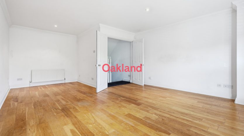 3 Bedroom Terraced House To Rent in Turpins Lane, Woodford Green, IG8 