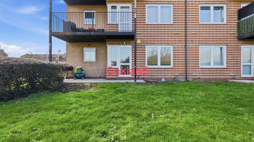 2 Bedroom  For Sale in Hawkesbury Close, Ilford, IG6 