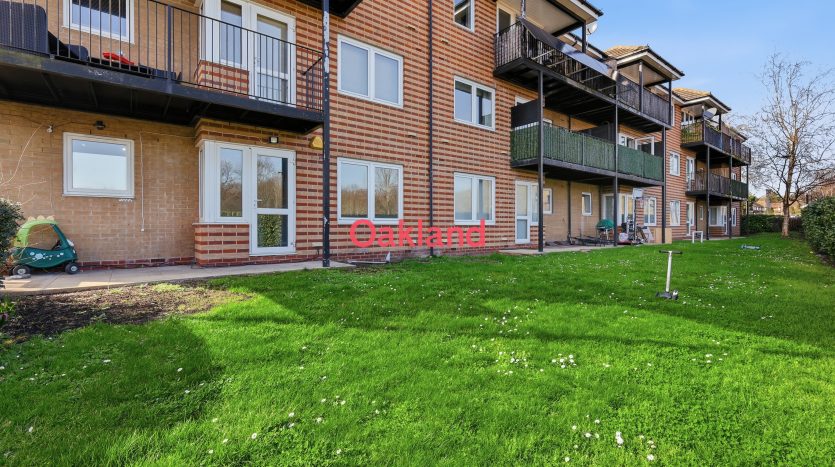 2 Bedroom  For Sale in Hawkesbury Close, Ilford, IG6 