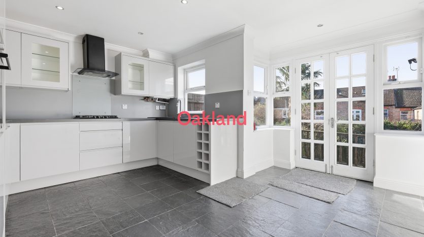 3 Bedroom Terraced House To Rent in Turpins Lane, Woodford Green, IG8 