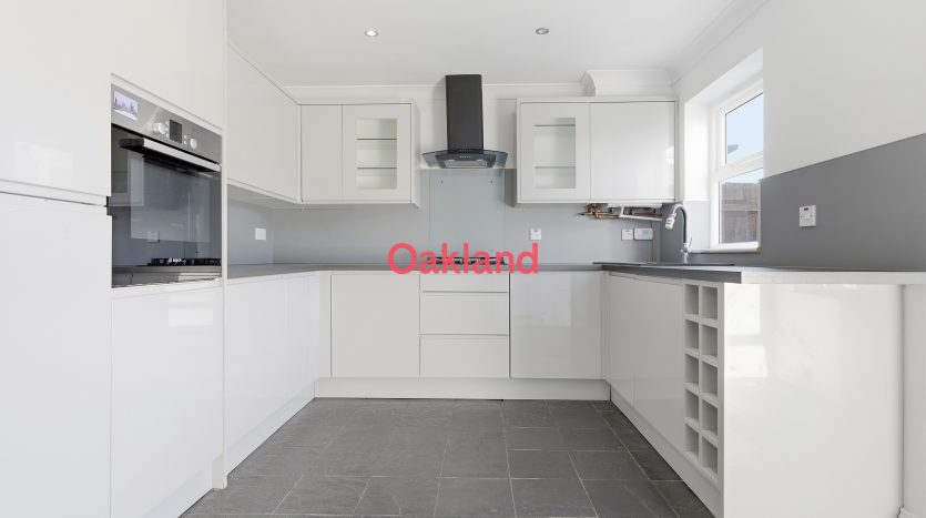 3 Bedroom Terraced House To Rent in Turpins Lane, Woodford Green, IG8 