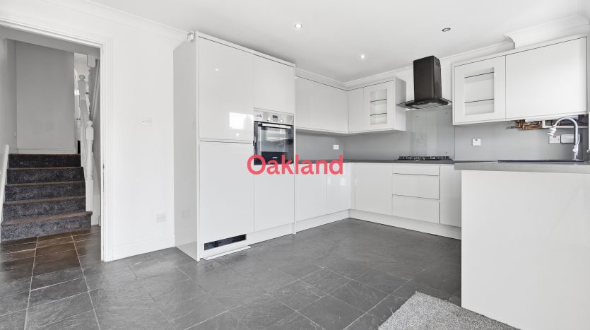 3 Bedroom Terraced House To Rent in Turpins Lane, Woodford Green, IG8 