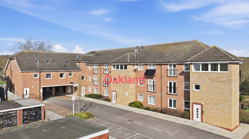 2 Bedroom  For Sale in Hawkesbury Close, Ilford, IG6 