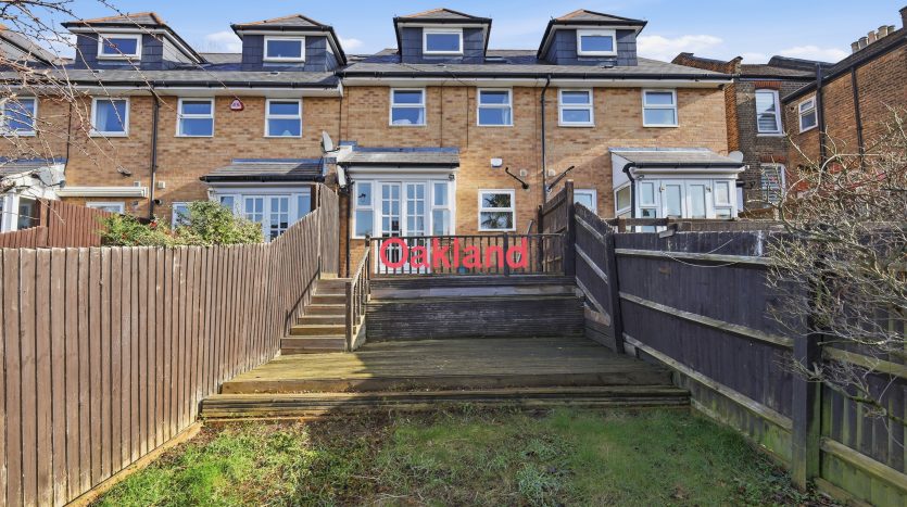 3 Bedroom Terraced House To Rent in Turpins Lane, Woodford Green, IG8 