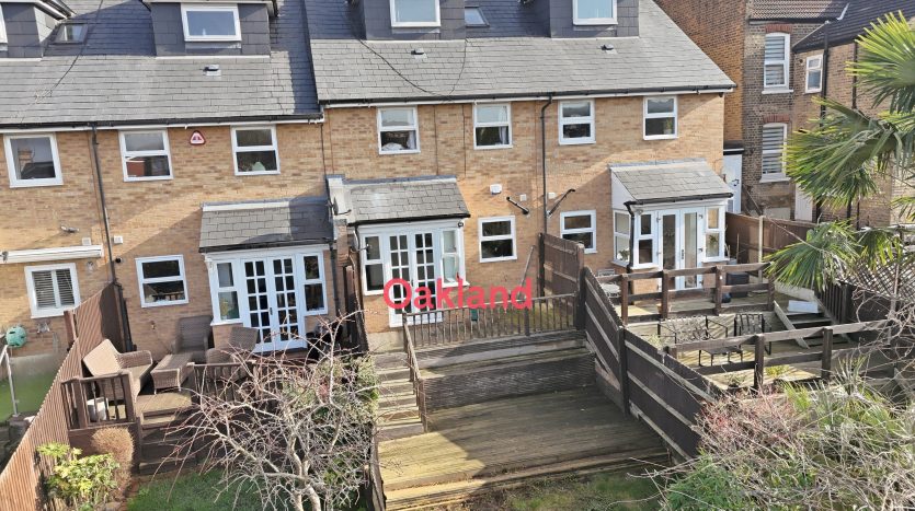 3 Bedroom Terraced House To Rent in Turpins Lane, Woodford Green, IG8 