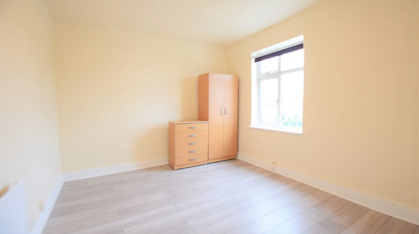 1 Bedroom  To Rent in 32a Whalebone Lane South, Dagenham, RM8 