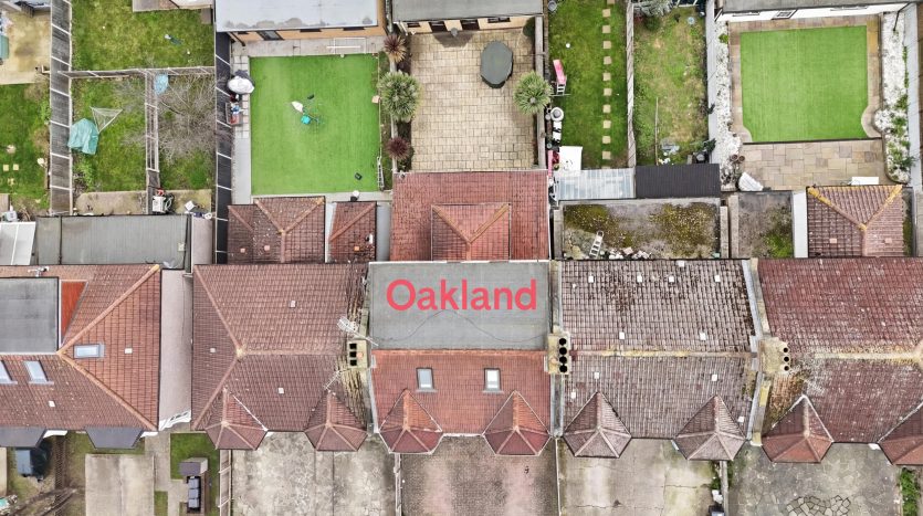 7 Bedroom Terraced House For Sale in Elgin Road, Ilford, IG3 