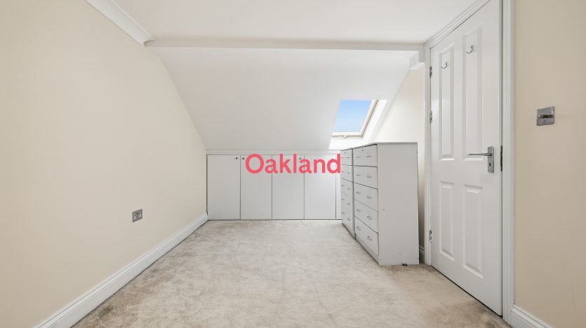 7 Bedroom Terraced House For Sale in Elgin Road, Ilford, IG3 