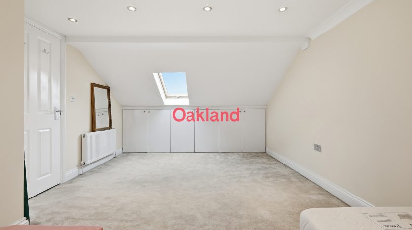 7 Bedroom Terraced House For Sale in Elgin Road, Ilford, IG3 