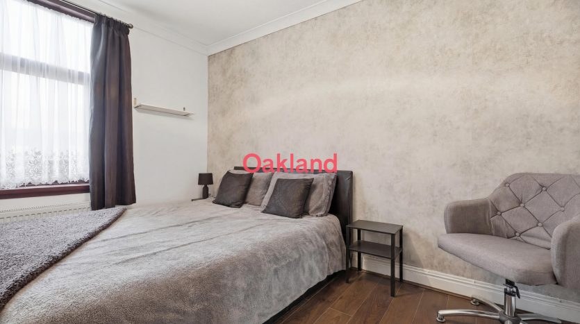 7 Bedroom Terraced House For Sale in Elgin Road, Ilford, IG3 