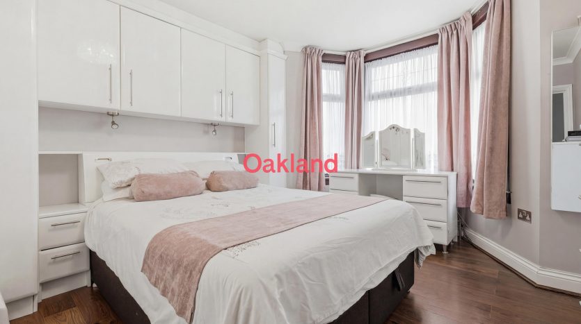 7 Bedroom Terraced House For Sale in Elgin Road, Ilford, IG3 