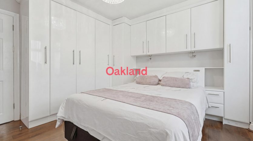 7 Bedroom Terraced House For Sale in Elgin Road, Ilford, IG3 