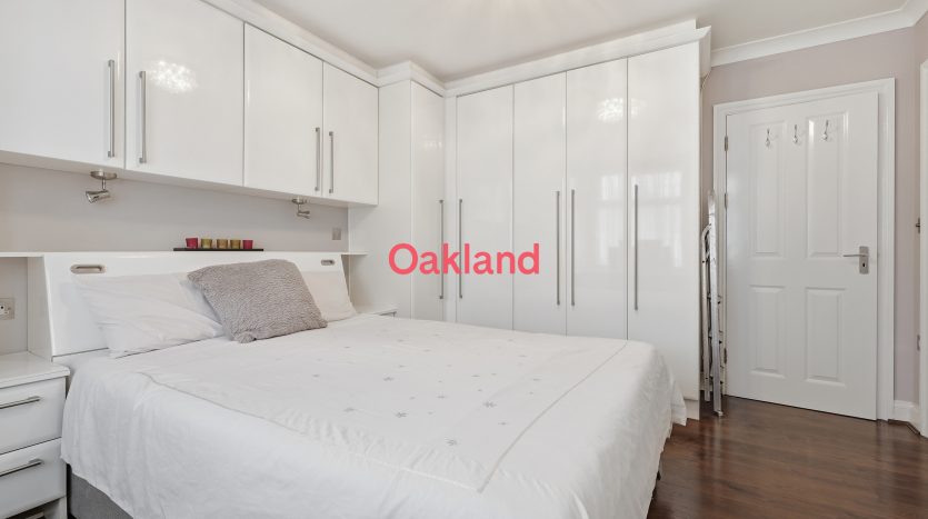 7 Bedroom Terraced House For Sale in Elgin Road, Ilford, IG3 