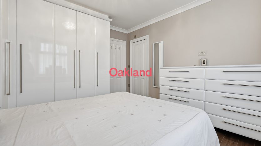 7 Bedroom Terraced House For Sale in Elgin Road, Ilford, IG3 