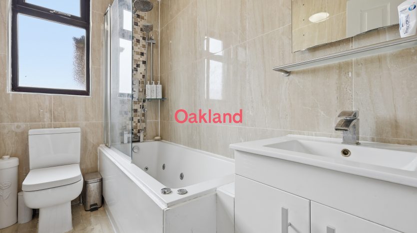 7 Bedroom Terraced House For Sale in Elgin Road, Ilford, IG3 