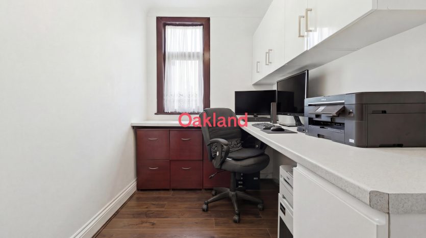 7 Bedroom Terraced House For Sale in Elgin Road, Ilford, IG3 