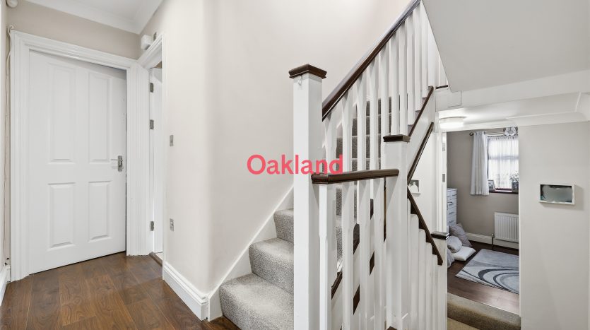 7 Bedroom Terraced House For Sale in Elgin Road, Ilford, IG3 