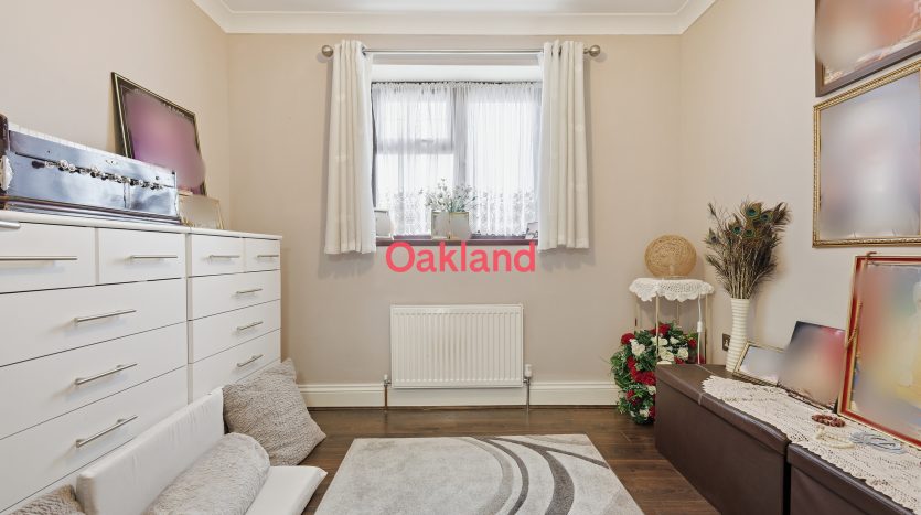 7 Bedroom Terraced House For Sale in Elgin Road, Ilford, IG3 