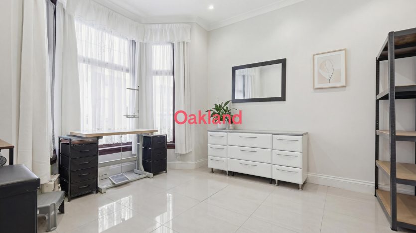 7 Bedroom Terraced House For Sale in Elgin Road, Ilford, IG3 