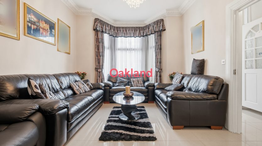 7 Bedroom Terraced House For Sale in Elgin Road, Ilford, IG3 