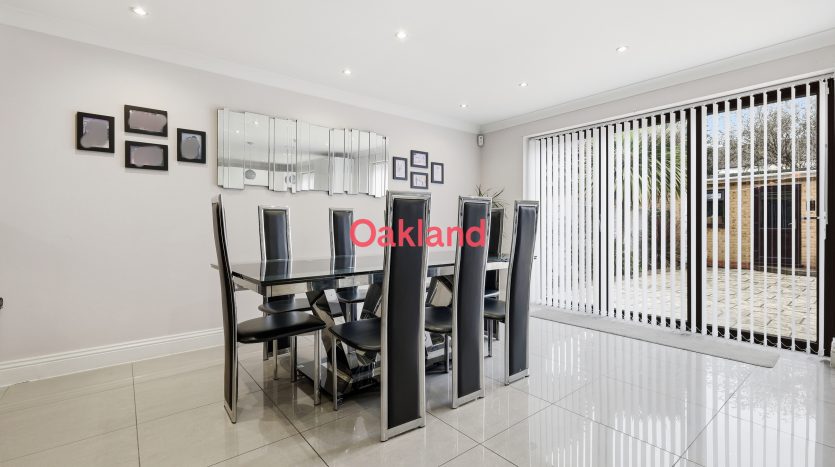 7 Bedroom Terraced House For Sale in Elgin Road, Ilford, IG3 