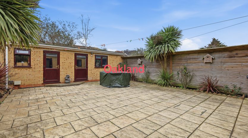 7 Bedroom Terraced House For Sale in Elgin Road, Ilford, IG3 