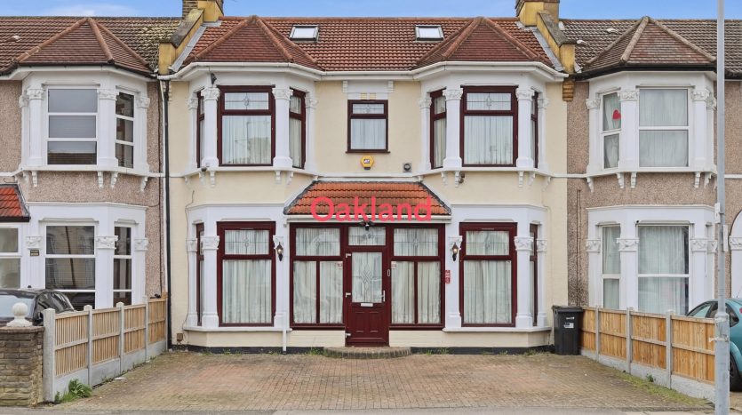 7 Bedroom Terraced House For Sale in Elgin Road, Ilford, IG3 