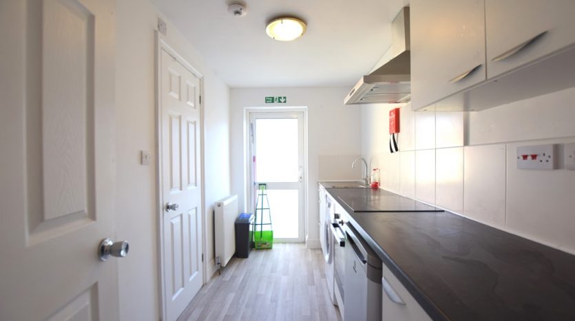 1 Bedroom Flat To Rent in Flat B 15 Ashgrove Road, Ilford, IG3 