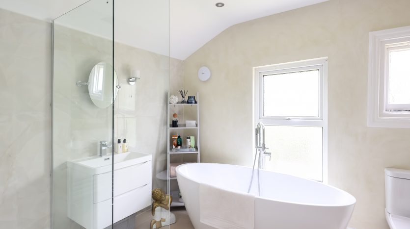 2 Bedroom Flat To Rent in First Floor Flat, London, SE18