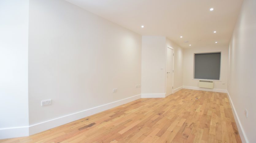 2 Bedroom Flat To Rent in Flat 2, Ilford, IG1 