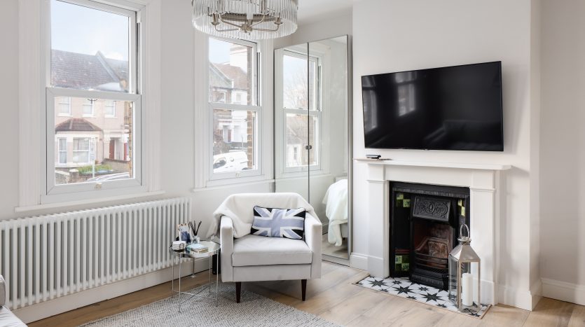 2 Bedroom Flat To Rent in First Floor Flat, London, SE18