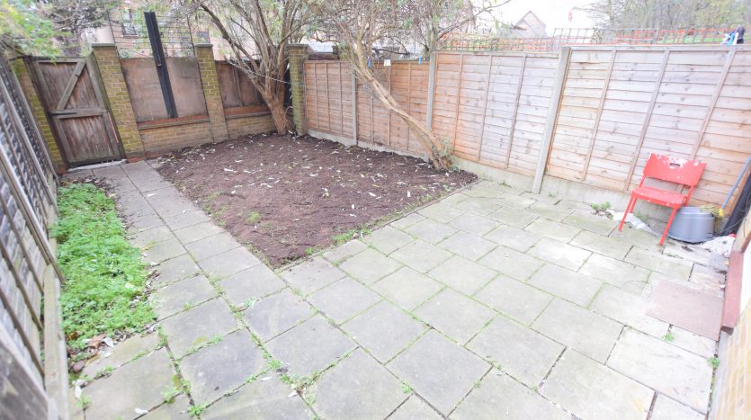 5 Bedroom Terraced House To Rent in Tollgate Road, London, E6 5